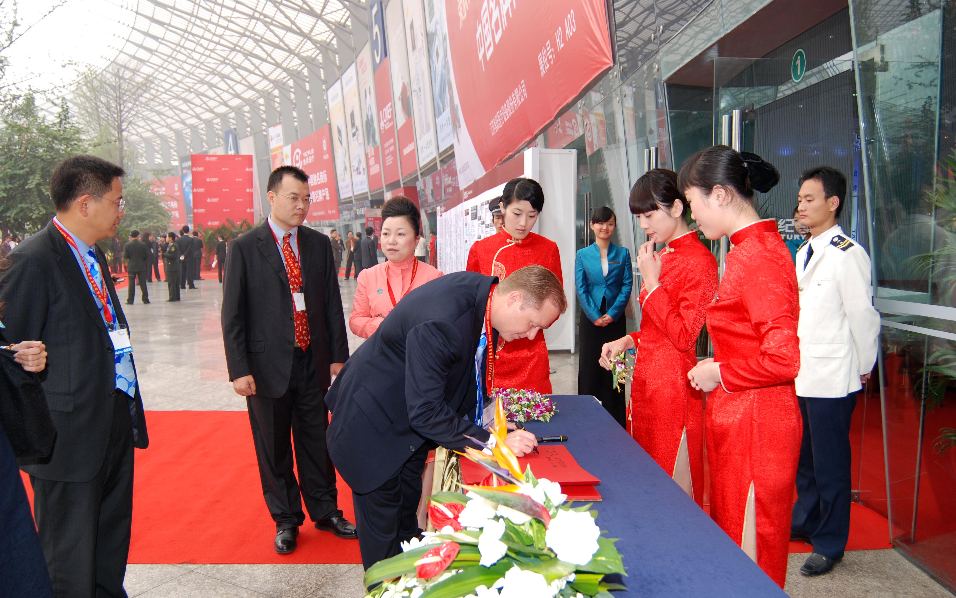 �ɶ��ݳ���˾����α���뾭�͹�˾�Ĳ�ͬ��